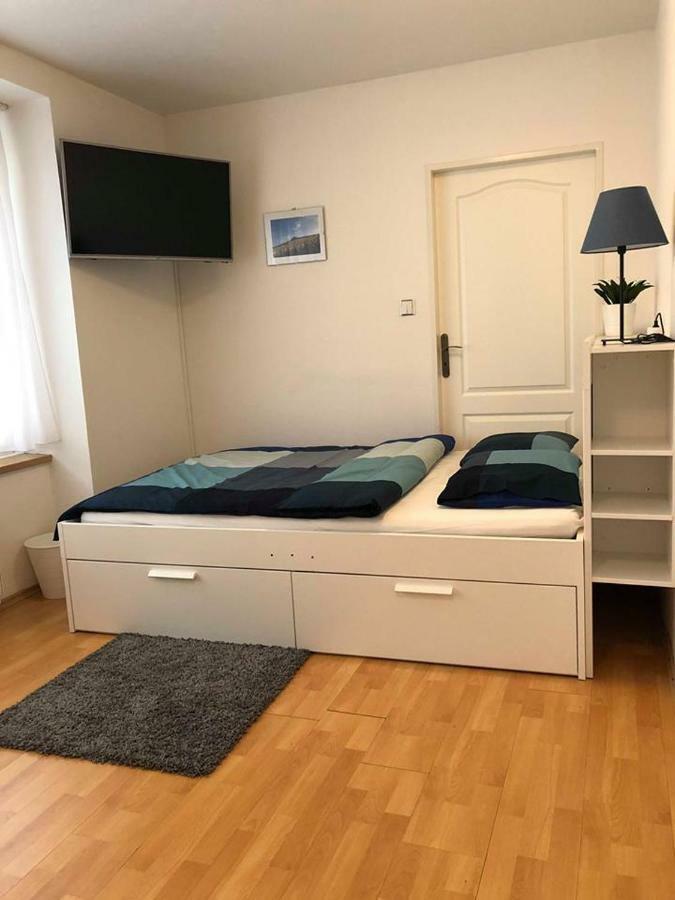 Апартаменты Cely Dum V Historickem Centru Loun Лоуни Экстерьер фото